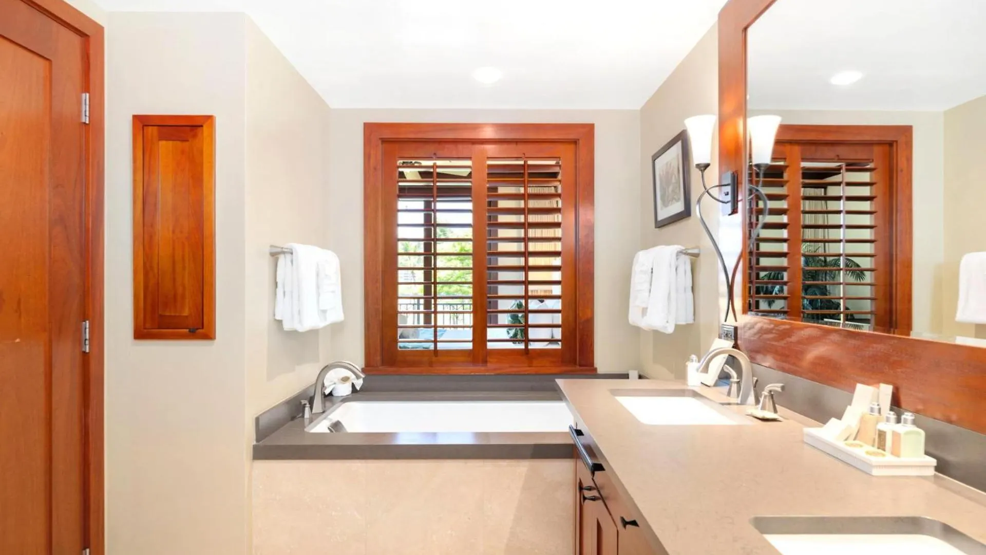 Apartment Kbm Resorts Free Car Beach Villas At Ko Olina Bvk-B-308 Beachfront Villa Kapolei United States